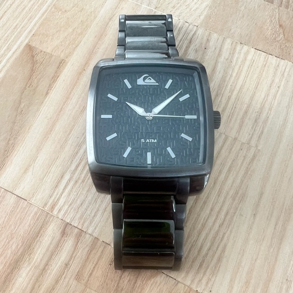 Quicksilver the quad men’s rectangular gunmetal gray watch NEW BATTERY - Picture 2 of 12